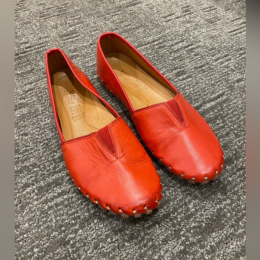 Spring Step  Kathaleta Red Leather Moccasin Flats - Picture 4 of 6